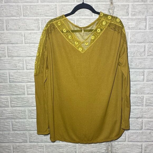 NWT MSRP $78 Free People Lola Lace Trim V-Neck Top Women's Size Large - Picture 7 of 10